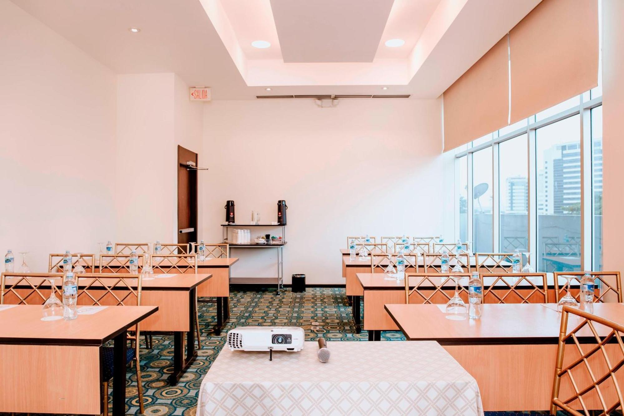 Hotel Courtyard By Marriott Guayaquil Exterior foto